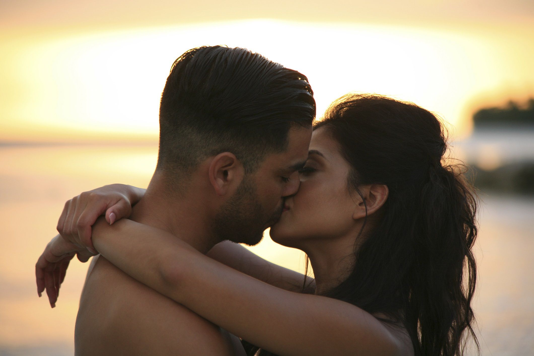 Avoiding Scams on AmoLatina.com: Tips and Tricks to Stay Safe While Dating Online