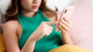 How to Confirm a Date without Sounding Desperate